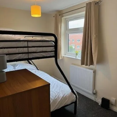 Quiet, Sleeps 12, 2 Bathrooms, Lots Of Parking, Kia 2 Nottingham Exterior photo