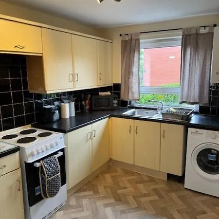Quiet, Sleeps 12, 2 Bathrooms, Lots Of Parking, Kia 2 Nottingham Exterior photo