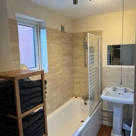Quiet, Sleeps 12, 2 Bathrooms, Lots Of Parking, Kia 2 Nottingham Exterior photo