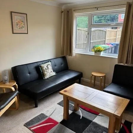 Quiet, Sleeps 12, 2 Bathrooms, Lots Of Parking, Kia 2 Nottingham Exterior photo