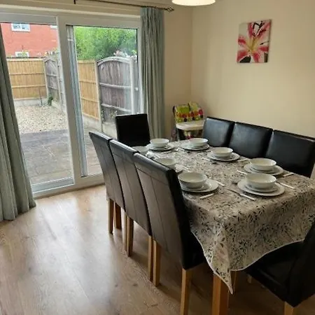 Quiet, Sleeps 12, 2 Bathrooms, Lots Of Parking, Kia 2 Nottingham Exterior photo