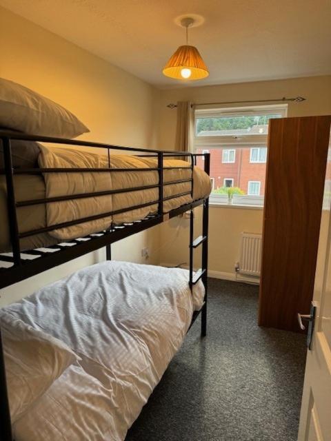Quiet, Sleeps 12, 2 Bathrooms, Lots Of Parking, Kia 2 * Nottingham