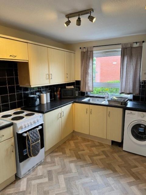 Quiet, Sleeps 12, 2 Bathrooms, Lots Of Parking, Kia 2 Apartment *