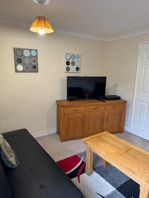 Quiet, Sleeps 12, 2 Bathrooms, Lots Of Parking, Kia 2 *