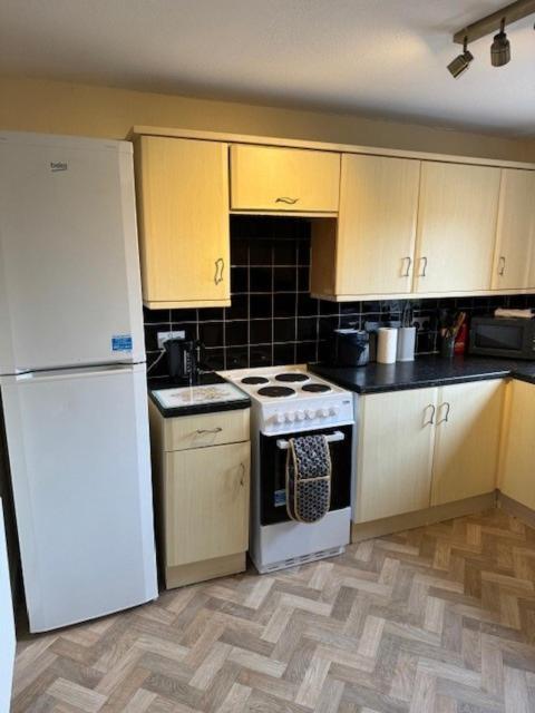 Appartement Quiet, Sleeps 12, 2 Bathrooms, Lots Of Parking, Kia 2 *